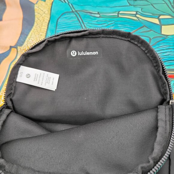 Lululemon silver All Night Festival Bag 2L - Picture 4 of 5